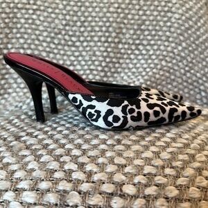 White House black market leopard print mules size 7.5 EUC